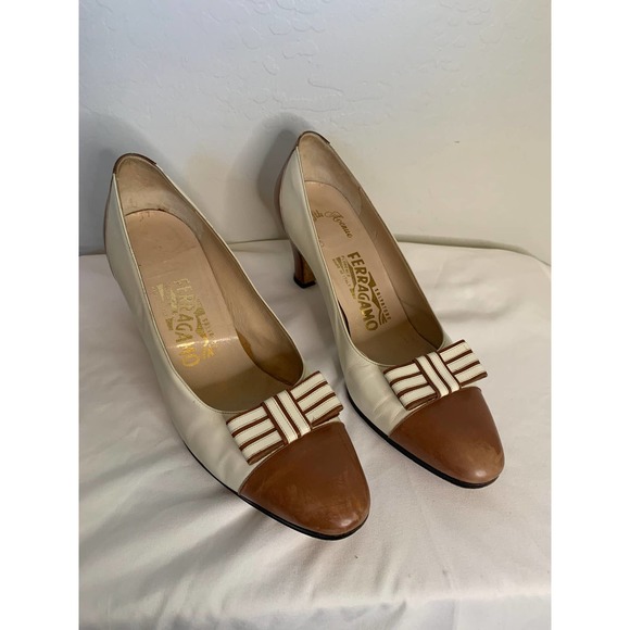Salvatore Ferragamo | Vintage 80s Tan and Brown Spectator Pump Size 8B - Picture 1 of 13